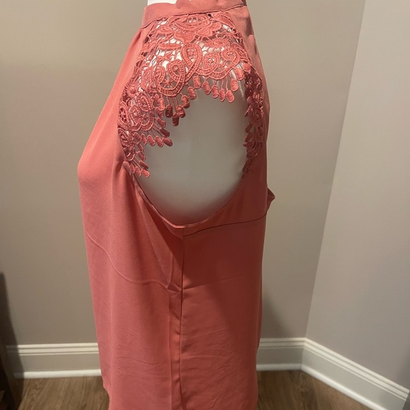 Express Cap Sleeve Top - Picture 2 of 4